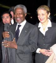 U.N. Secretary General Annan arrives in Japan